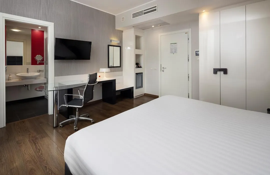 Holiday Inn Genoa City By Ihg-1